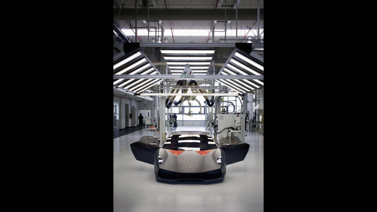 Lamborghini Sesto Elemento: vazam detalhes e imagens da versão de produção