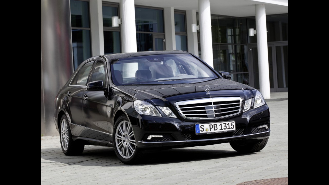 SEDÃS GRANDES PREMIUM, resultados de abril: Mercedes Classe E lidera e Hyundai Genesis estreia no top 5