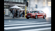 BMW M235i, drifting in rotatoria