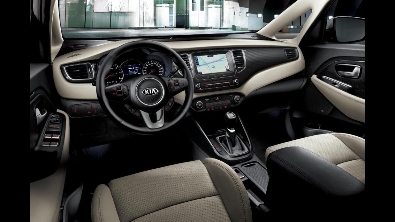 Kia Carens ganha retoque visual e mais tecnologia na linha 2017