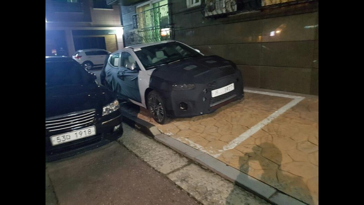 Segredo: Hyundai Veloster terá nova geração, e ela já circula em testes
