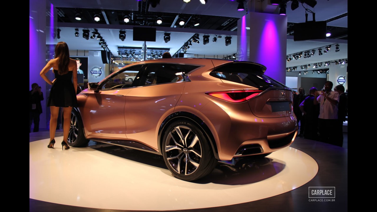 Aposta contra Série 1 e A3, novo Infiniti Q30 tem mais uma foto divulgada