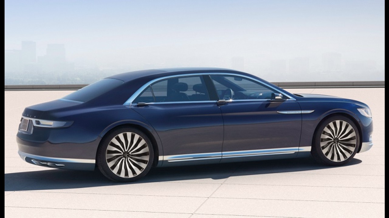 Bentley tira sarro da Ford e diz que conceito Continental é cópia do Flying Spur