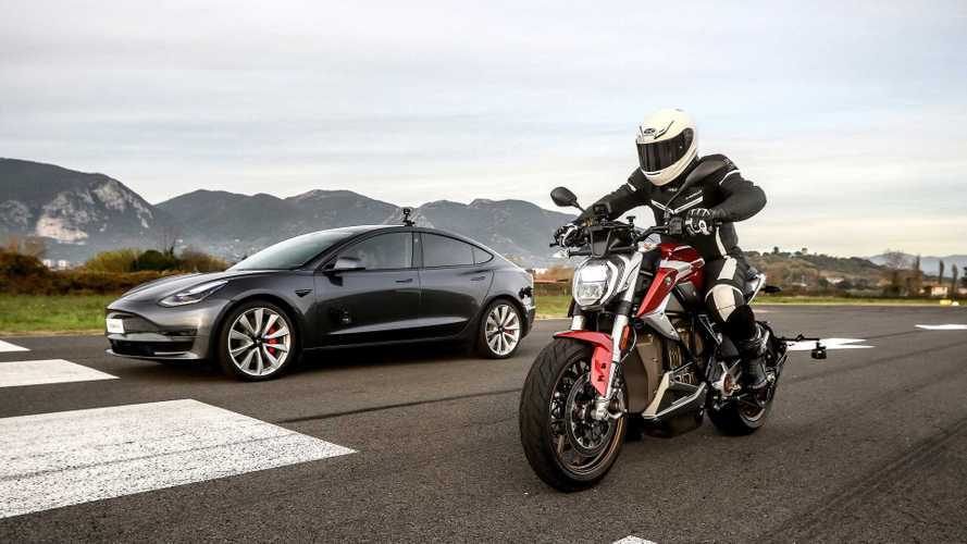 Tesla contro moto elettrica: una sfida di accelerazione sul filo dei 3 secondi!