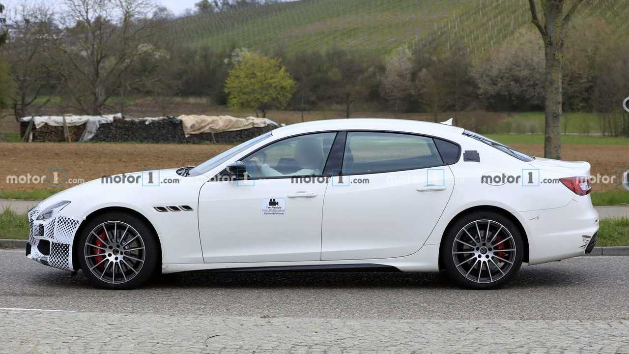 Maserati Quttroporte spia lifting foto