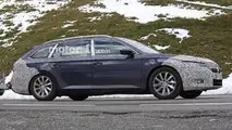 Skoda Superb facelift spy photo