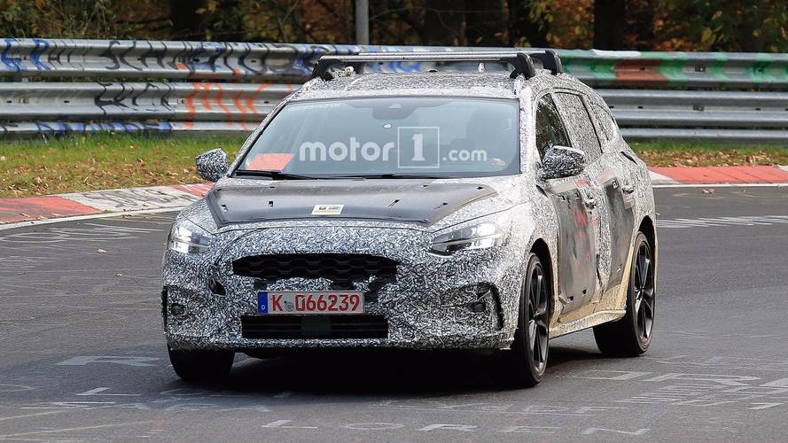 New Ford Focus estate spied testing