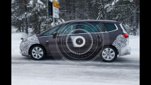 Opel Zafira Tourer, le foto spia