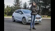 Opel Astra, l’auto a cui basta “chiedere” 
