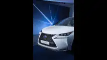 Lexus NX Hybrid dal vivo