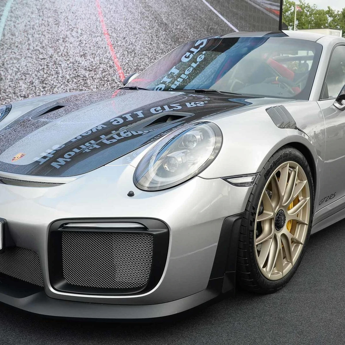 Porsche 911 GT2 RS estreia com 700 cv no festival de Goodwood