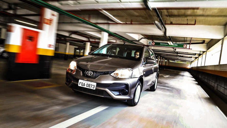 Comparativo Mobi Drive GSR x Etios X AT