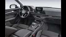 Cockpit: Auch mit Holzleisten