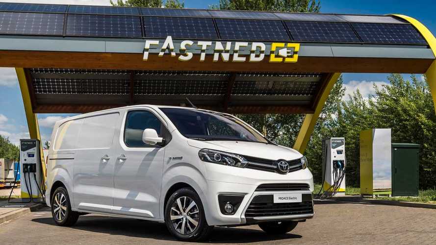 Megérkezett Európába a tisztán elektromos-hajtású Toyota Proace