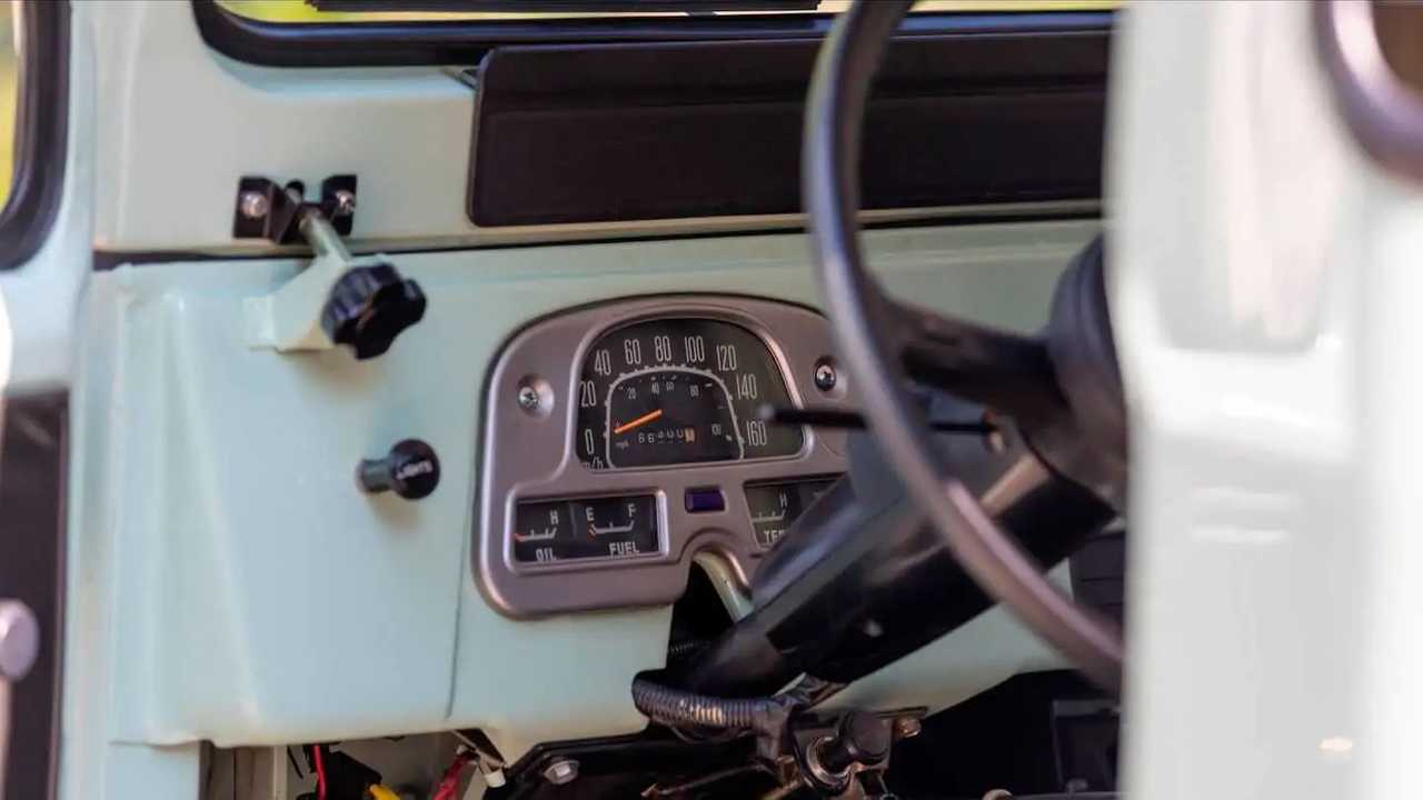 Toyota FJ-45 Land Cruiser 1973 instrumentación