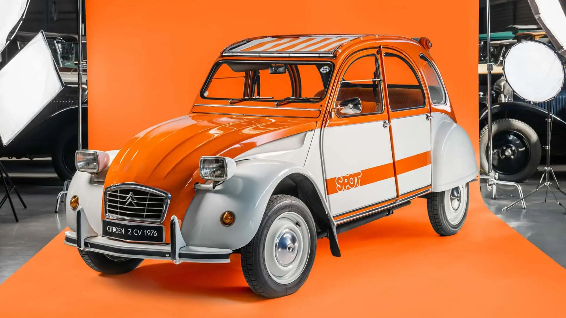 CITOROEN　２CV　1971（ベージュ、オレンジ） Bad News: A New Citroen 2CV Isn't Happening