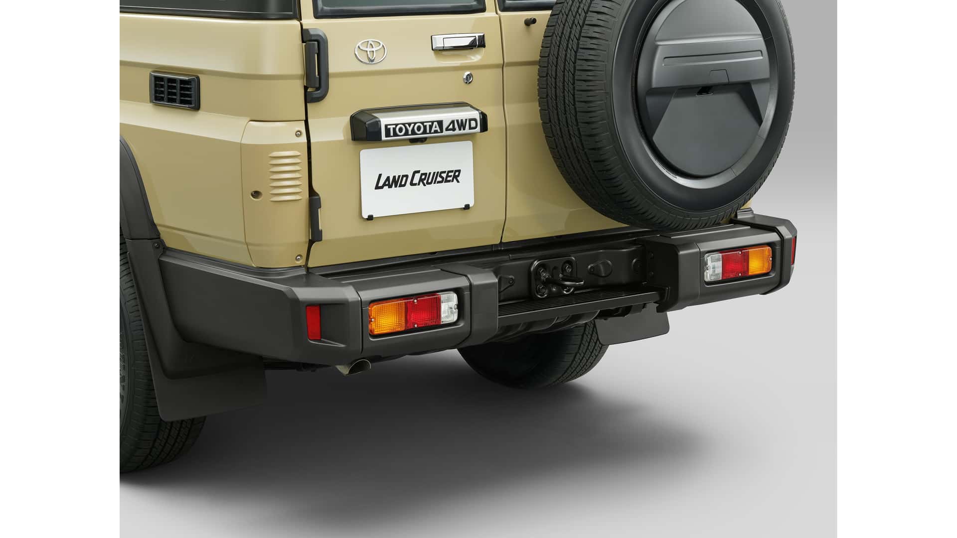https://cdn.motor1.com/images/mgl/Rq6XlP/s1/2024-toyota-land-cruiser-70-series-jdm.jpg