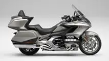 Honda Goldwing 2024 - Studio - Pearl Glare White - Lado derecho