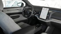Volvo_EX30_VapourGrey_02