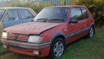 Peugeot 205 GTI abandonado