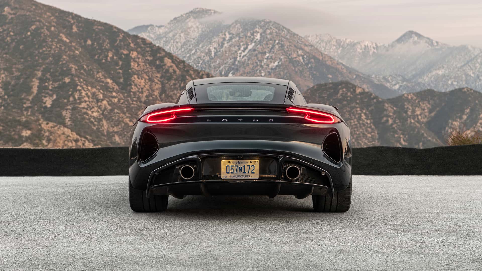 https://cdn.motor1.com/images/mgl/Rq9Ryw/s1/2024-lotus-emira-exterior.jpg