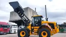 foto Pala gommata JCB 427 HT nei servizi integrati Te.Am. a Teramo
