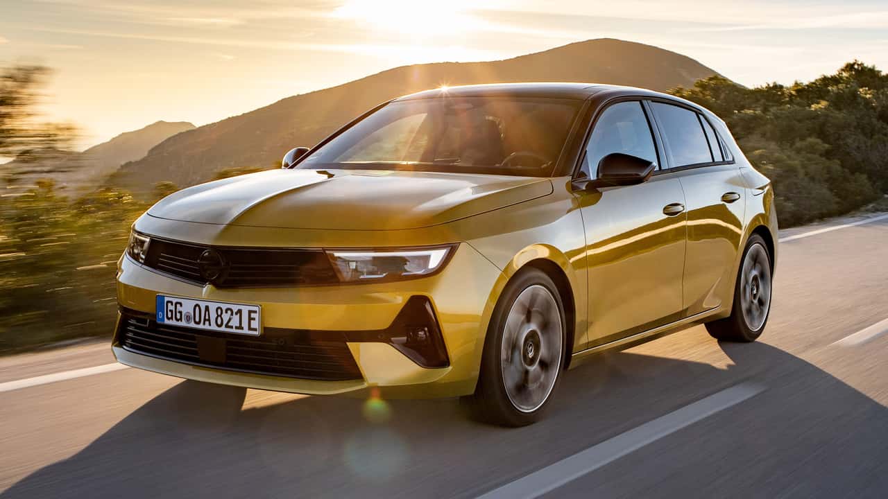 La Opel Astra ibrida plug-in ora fa più km in elettrico