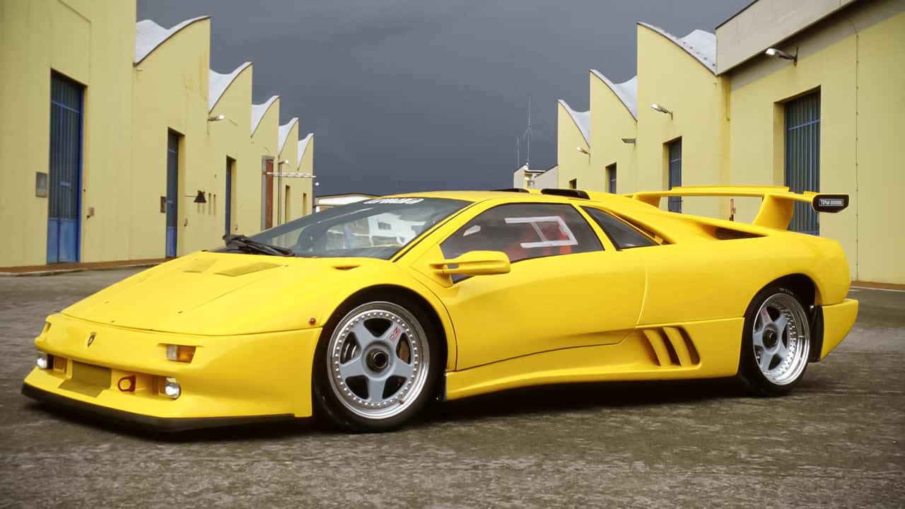 La Lamborghini Diablo compie 35 anni: auguri alla supercar da poster