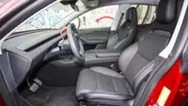 Desempenho do Tesla Model Y (2025) em teste