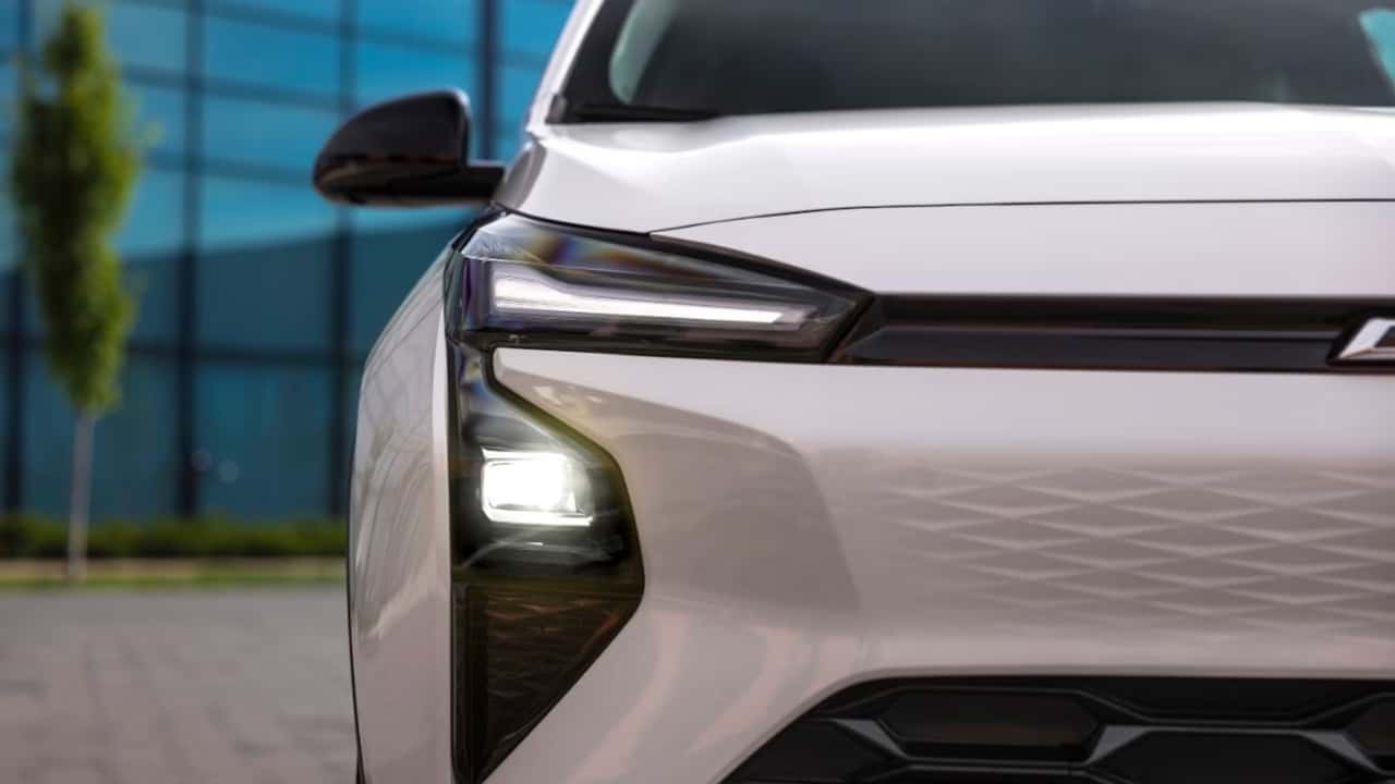 Novo Chevrolet Bolt EV aparece sem disfarce pela 1ª vez e revela tudo