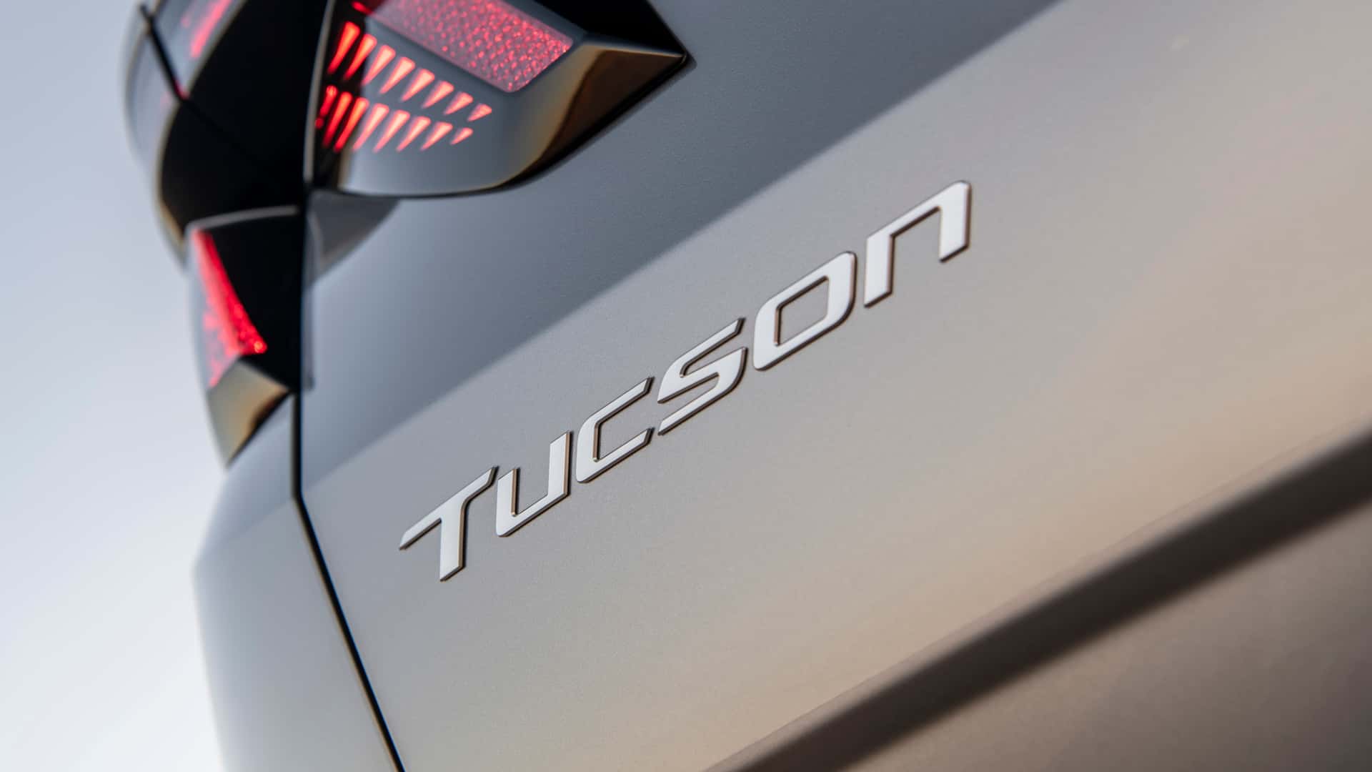 https://cdn.motor1.com/images/mgl/RqY2yx/s1/2025-hyundai-tucson.jpg