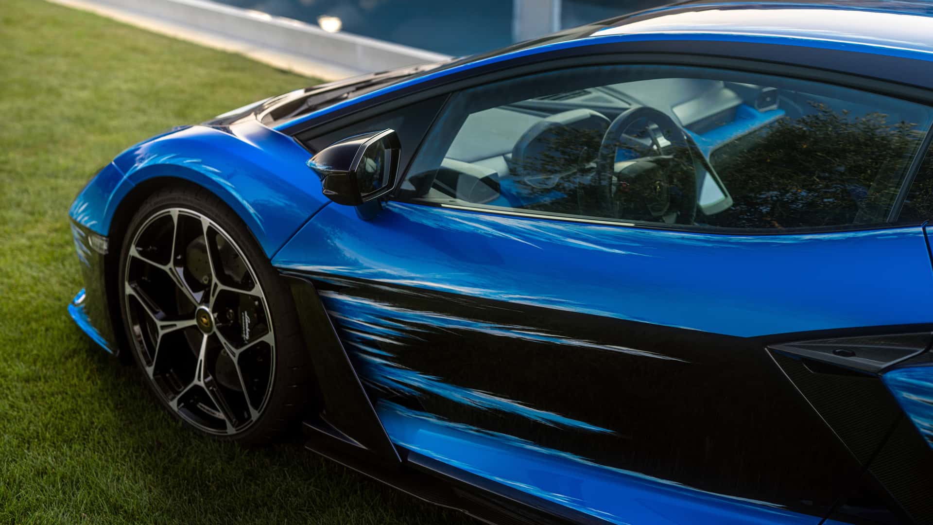 This is why the Lamborghini Revuelto Opera Unica took 475 hours to