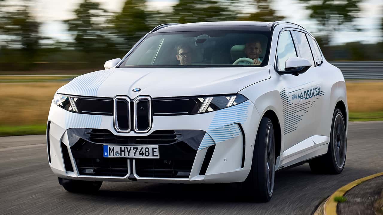 BMW's iX5 Hydrogen Targets Sub-5-Second 0–62 Sprint