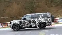 Land Rover Defender 130 (2023) als Erlkönig auf dem Nürburgring