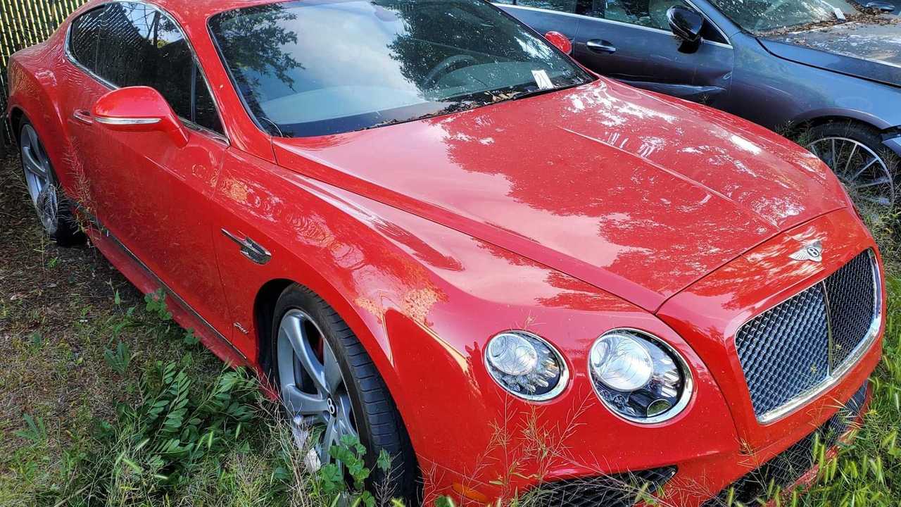 La policía de California recupera deportivos robados