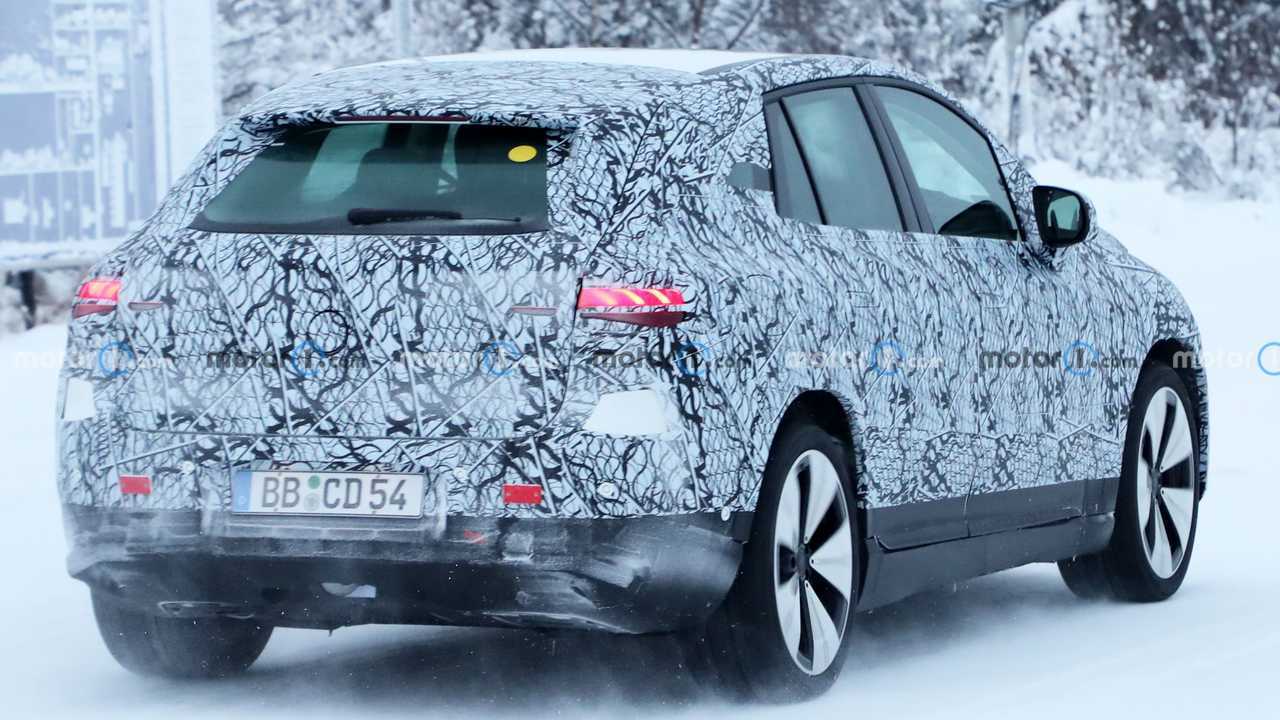 Mercedes-Benz EQE SUV на тестах