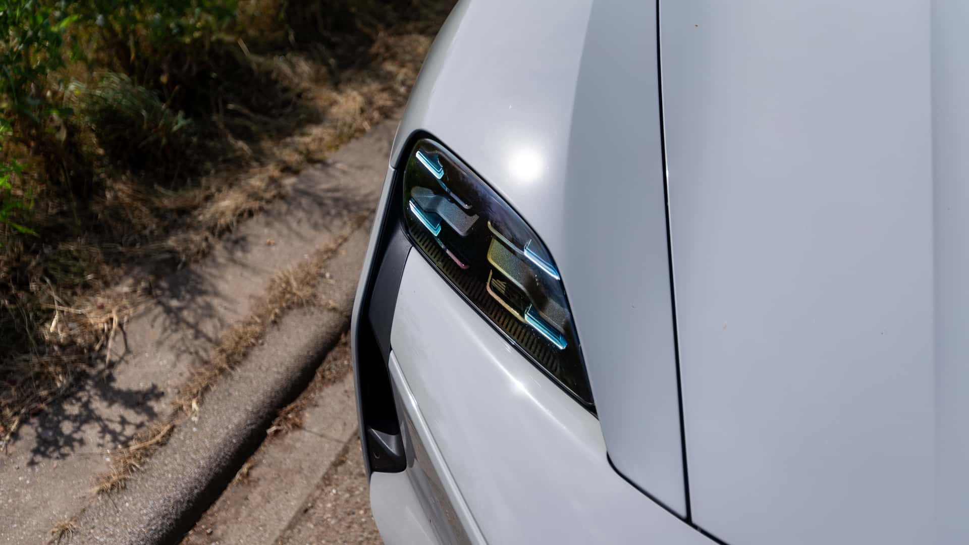 https://cdn.motor1.com/images/mgl/Rqk4ve/s1/2027-porsche-taycan-e-shift.jpg