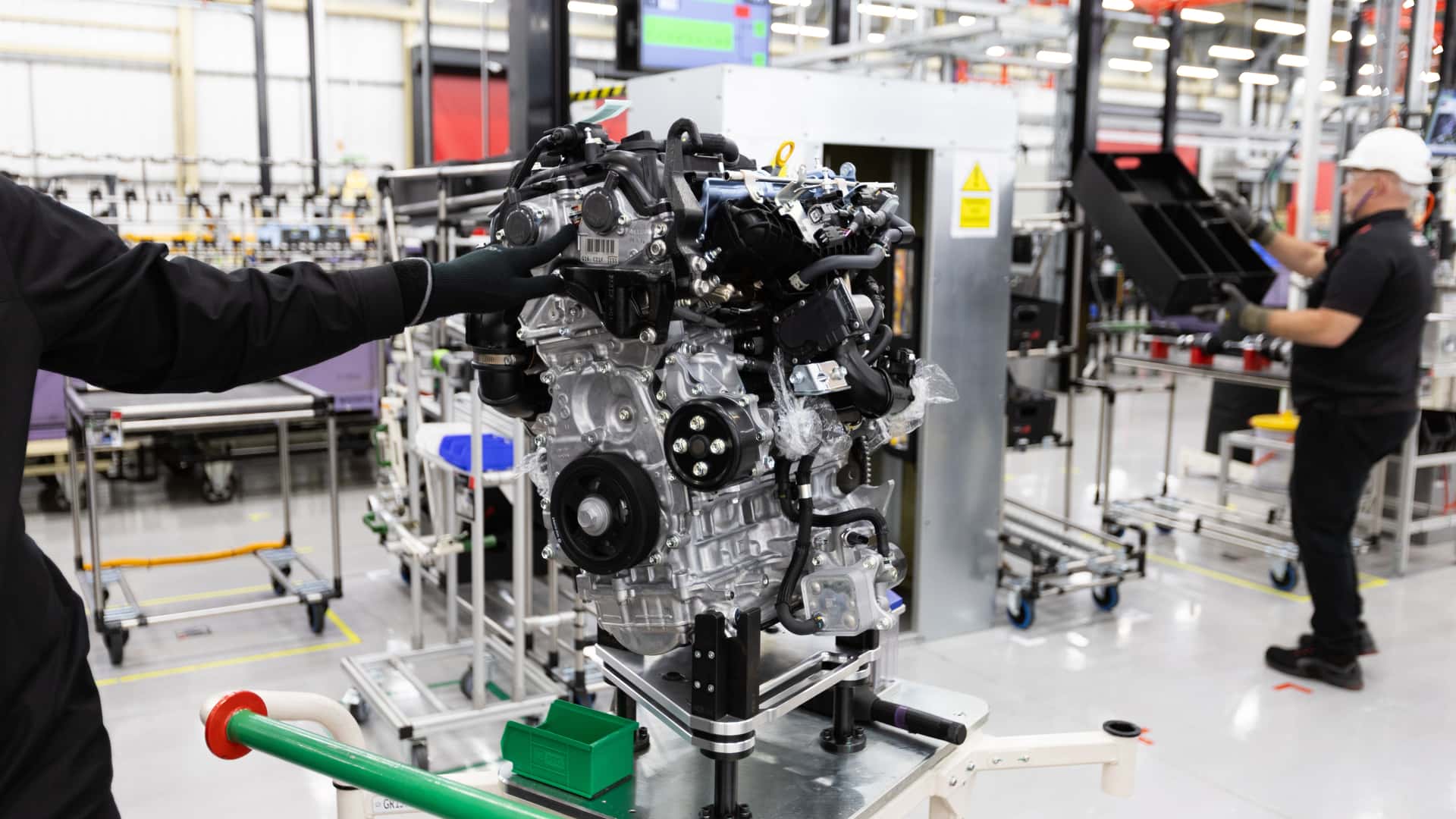 https://cdn.motor1.com/images/mgl/RqkLmK/s1/toyota-uk-production.jpg