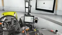 Claas Axion 8 CMATIC, motore NEF 6.7, 264-313 cv e 67 dB(A); CMATIC e MAXI CARE fino a 8 anni alzano comfort e TCO