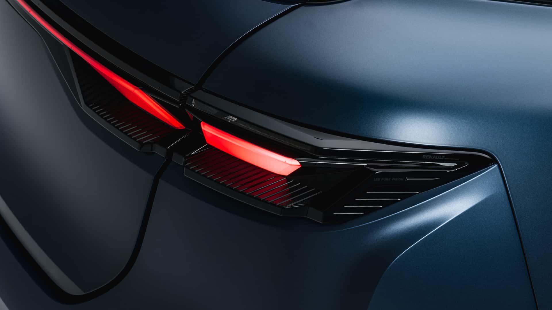 https://cdn.motor1.com/images/mgl/RqkOAr/s1/renault-megane-e-tech-2026.jpg