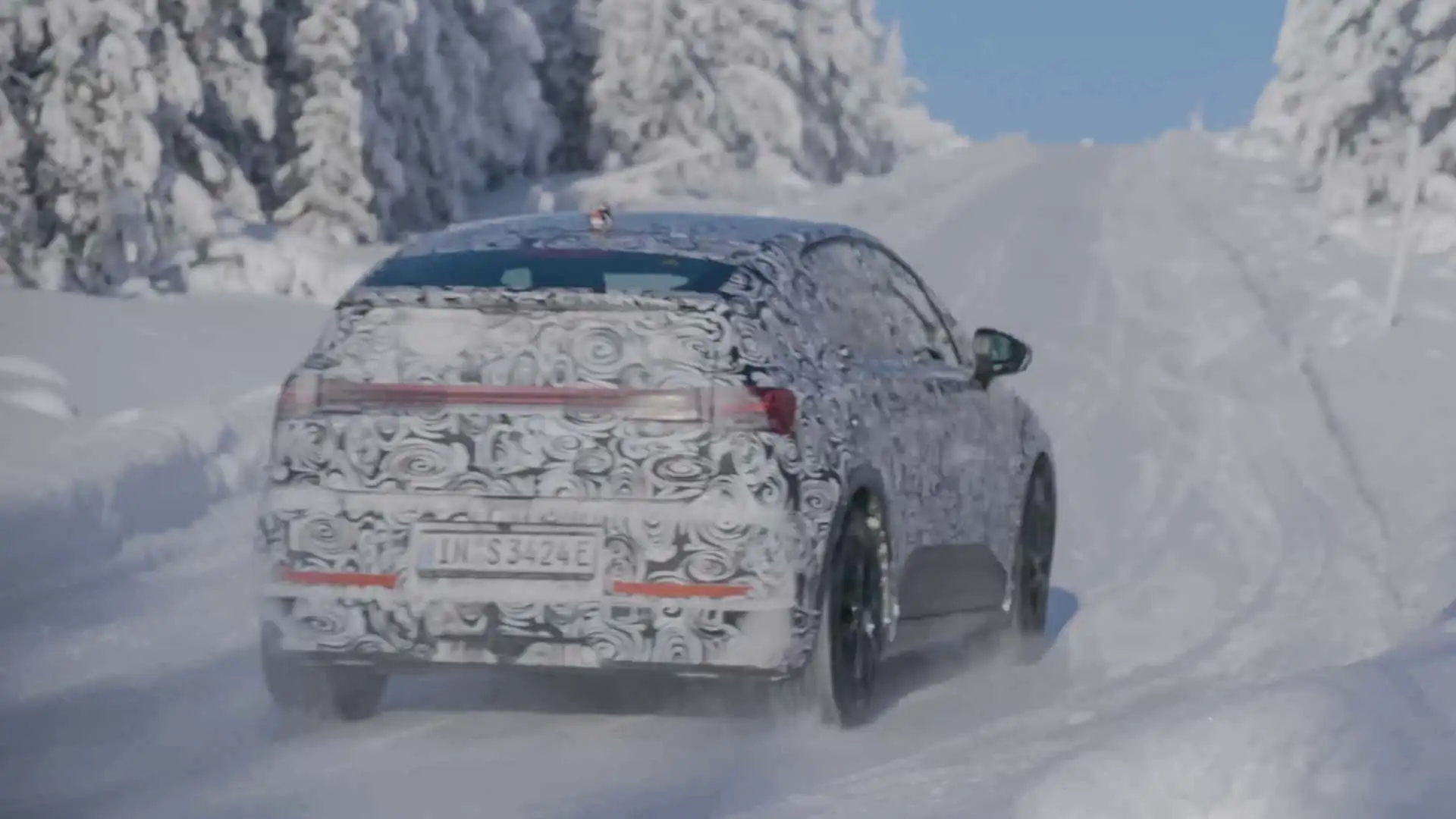 https://cdn.motor1.com/images/mgl/RqkVze/s1/audi-a2-e-tron-2026-in-erprobung.webp