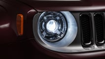 Renegade chegou a oferecer faróis de xenon em seus primeiros anos
