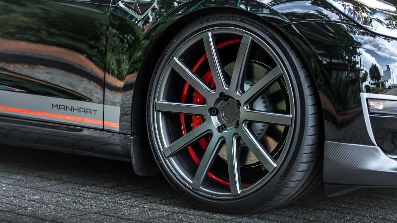 Tesla Model 3, il tuning di Manhart