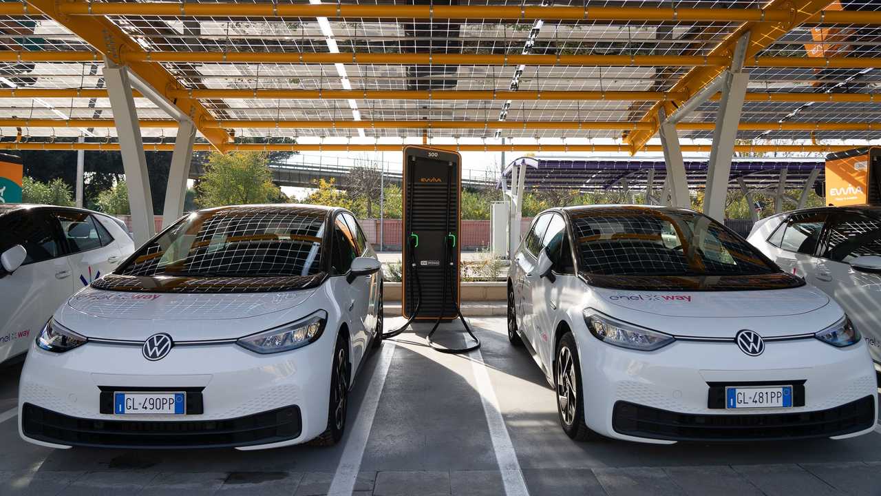 Foto - Stazioni di ricarica Enel X Way