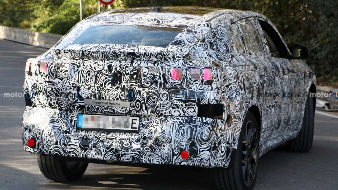 BMW iX2, le prime foto spia