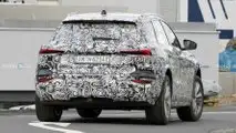 Photo d'espion avec vue arrière de l'Audi RS Q6 E-Tron