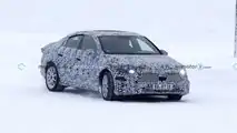 Photo d'espionnage de la berline Mercedes EQA
