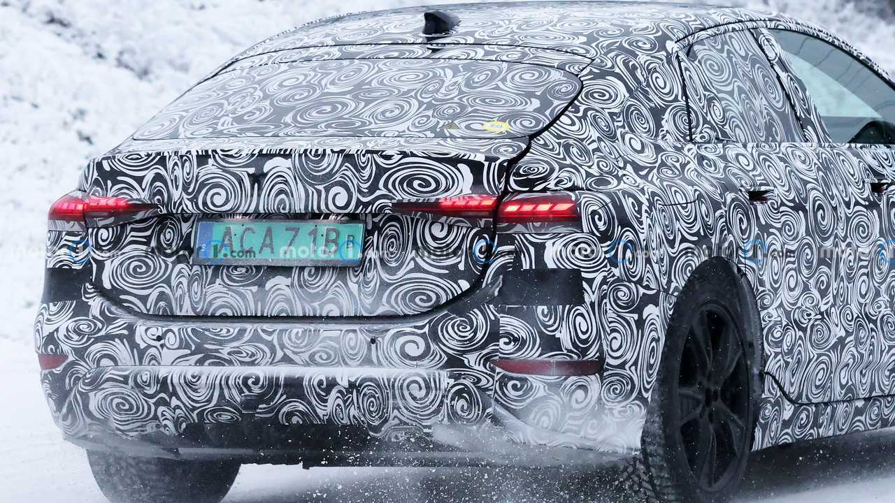 Audi A6 e-tron, le nuove foto spia