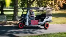 Conceito de tuk-tuk alimentado por baterias Audi de segunda mão