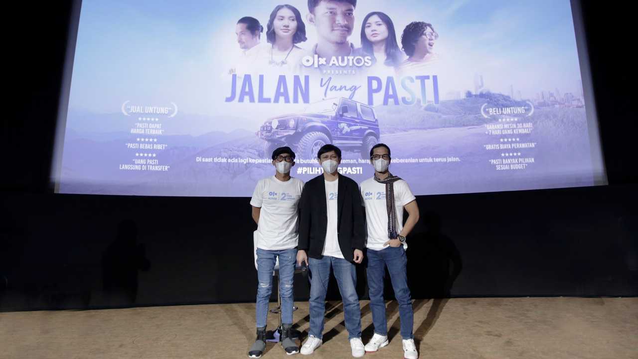 (Kiri-Kanan) Dyan Sunu, Film Director; Sandy Maulana, Director Marketing OLX Autos Indonesia; dan Edward Akbar, Actor